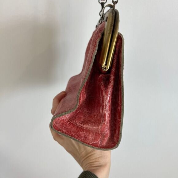 Vintage 70s 80s Red Genuine Leather Gold Metal Clasp Women's Crossbody Bag Purse - Picture 12 of 15